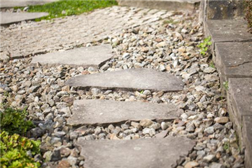 Neue Gartenwege anlegen